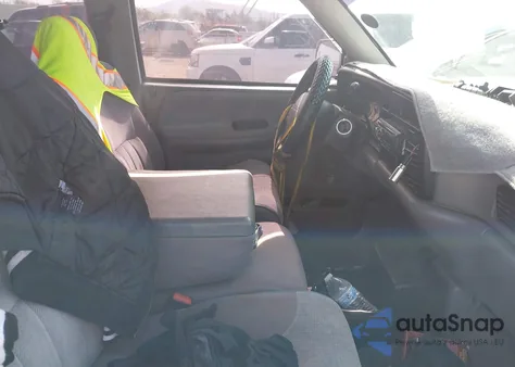 1996 Dodge Ram 1500 z USA, uszkodzony, nr VIN 1B7HC13Z1TJ163152